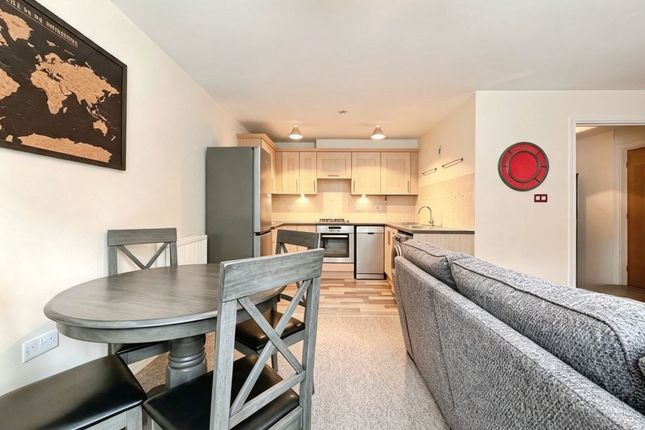 Flat 4, Walton House, Swindon photo 4