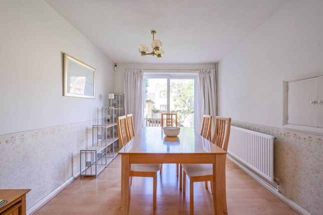Wintergreen Close, Beckton photo 4