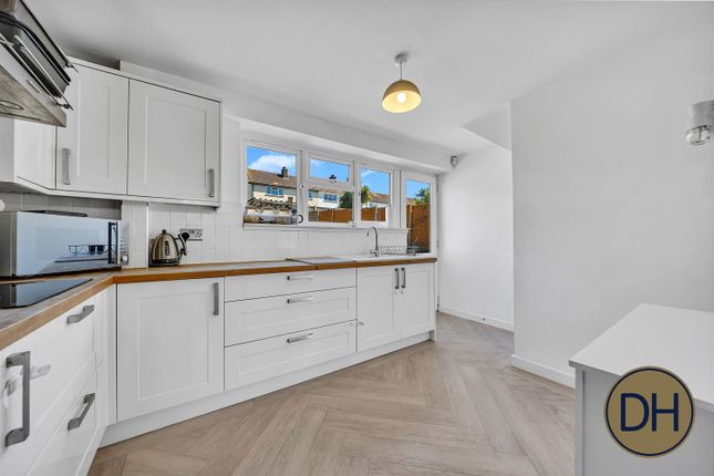 10, Beaconfield Way, Epping photo 2