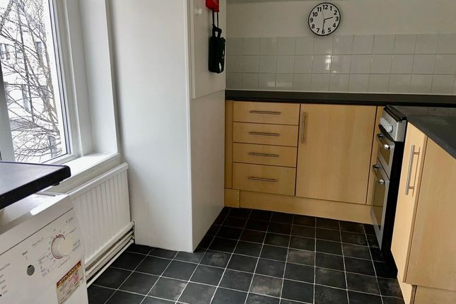Flat to rent in Crescent Road, Seaforth, Liverpool