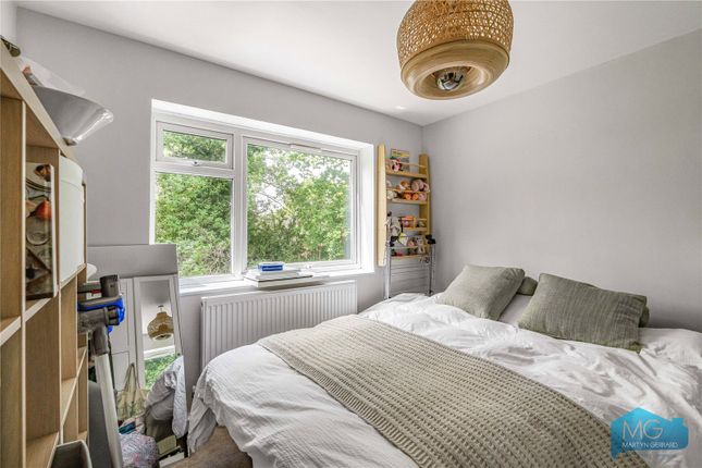 16, Cedar Drive, East Finchley photo 4
