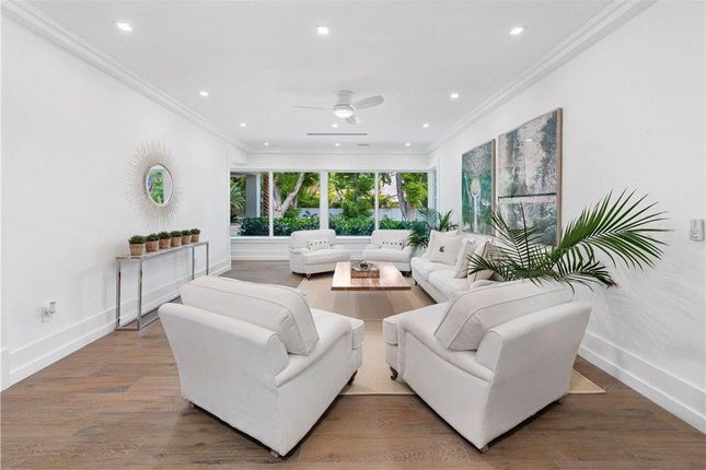 Villa for sale in 2575 Pine Tree Dr, Miami Beach, Florida, Usa