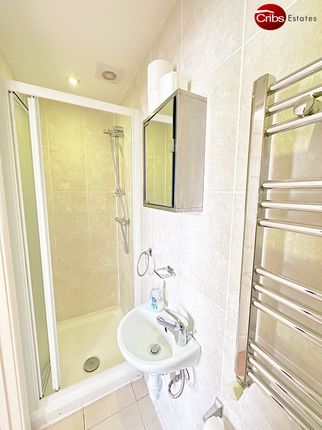 3 Balfour Road, London photo 5