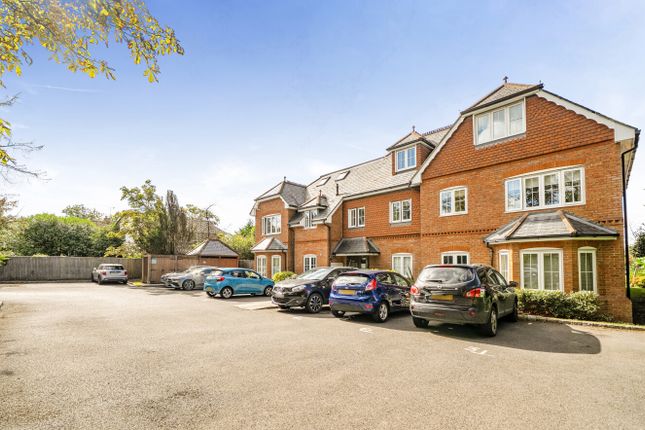 Apartment 4, Braybrook,, Finchampstead Road, Berkshire photo 2