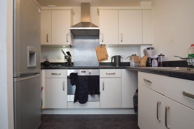 36, Micklewait Avenue, Wakefield photo 2