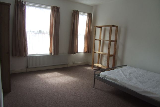 Flat 2, 19, Sandhurst Place, Leeds photo 2