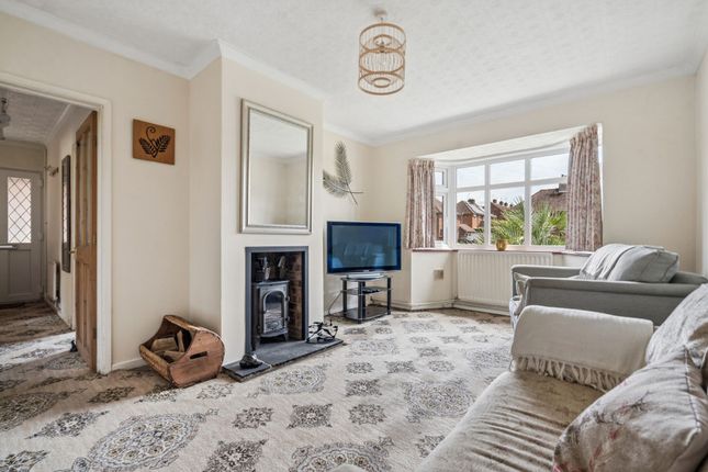 15, Roman Way, Bourne End photo 4