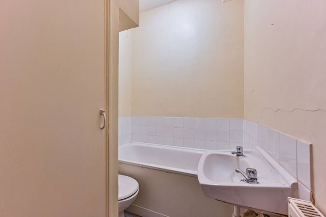Studio studio on Falkland Road, Kentish Town, £295,000