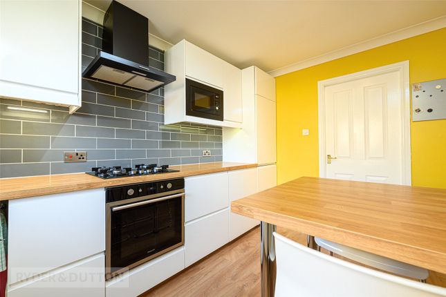 10, Hill Top Drive, West Yorkshire photo 4