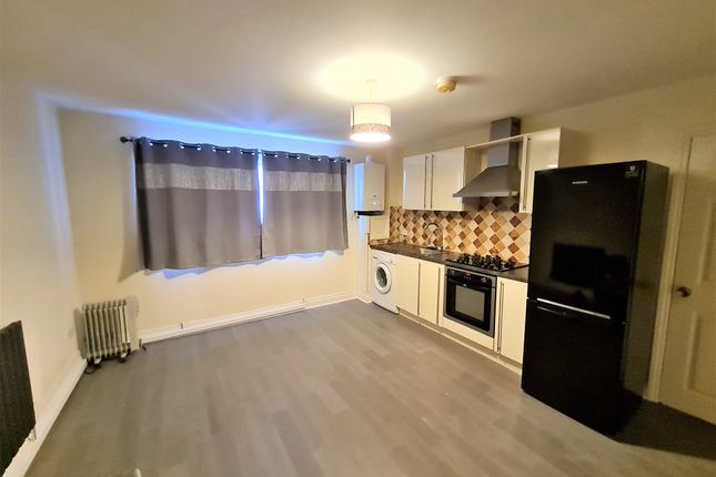 Thumbnail Flat to rent in The Drive, Romford