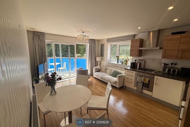 Flat, Sullivan Court Eric St, London photo 2