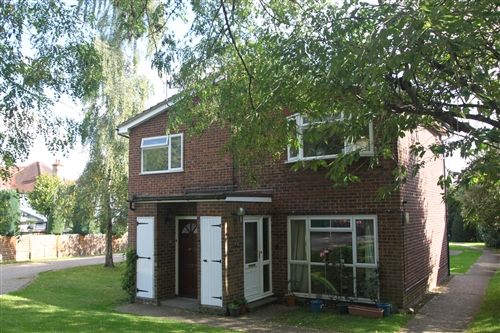 Thumbnail Flat to rent in Jonathan Court, The Crescent, Maidenhead