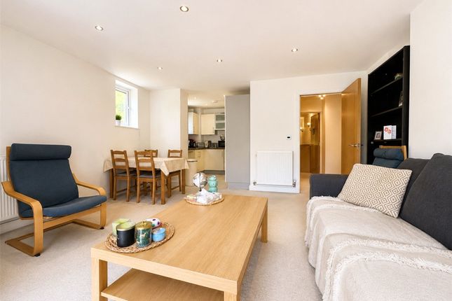 22, Fraser Gardens, Hampshire photo 5