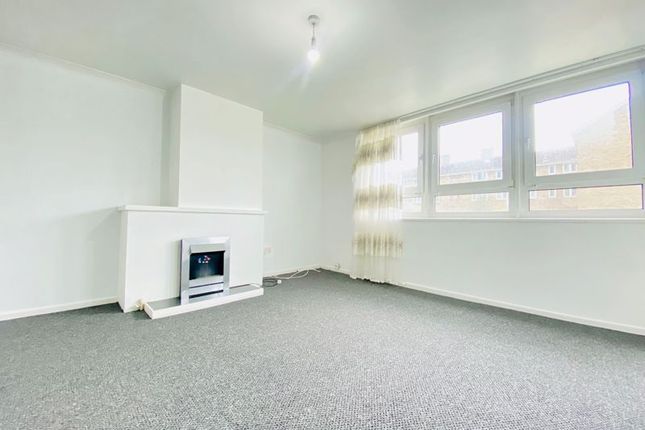 Flat to rent in Lonsdale Close, East Ham