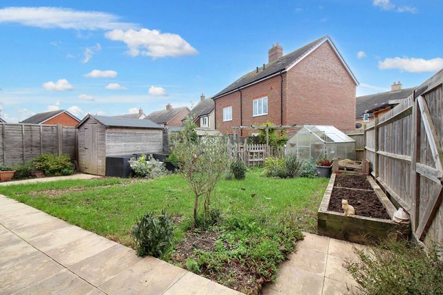 41, Topaz Lane, Aylesbury photo 2