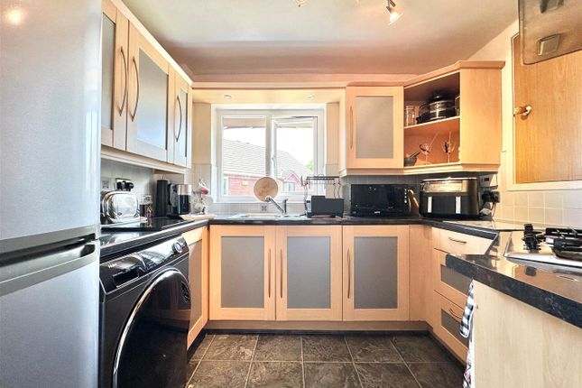 19, Peveril Gardens, Disley Stockport photo 3