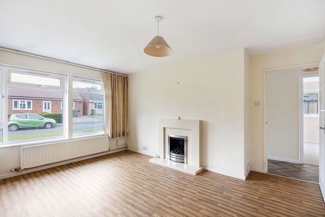 4, Warren Close, Cheltenham photo 2