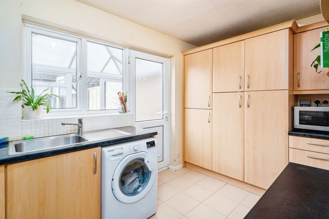 Terraced house for sale in Penda Close, Luton