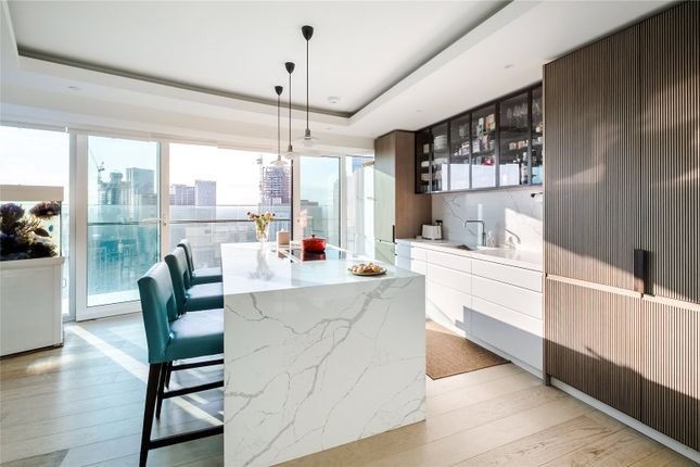 Flat for sale in Crossharbour Plaza, London