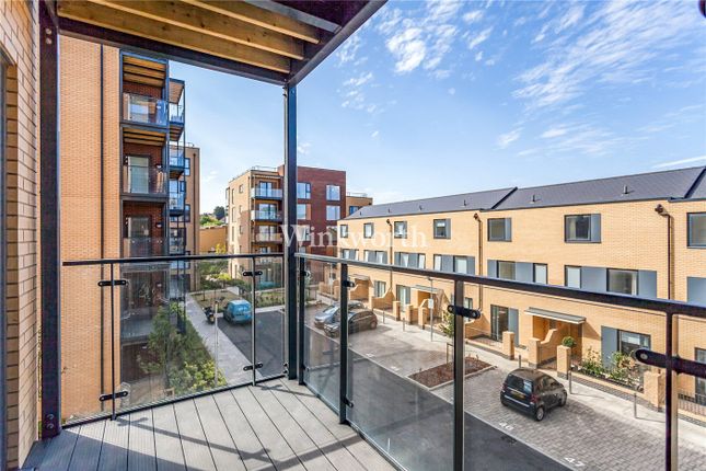 Flat to rent in Graham Apartments, Silverworks Close, London