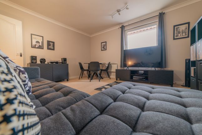 30, Carlotta Way, Cardiff photo 4