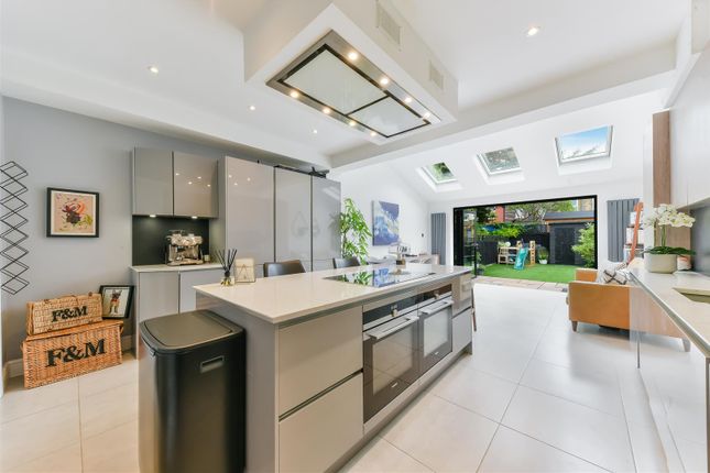 Thumbnail Terraced house for sale in Vernon Avenue, London