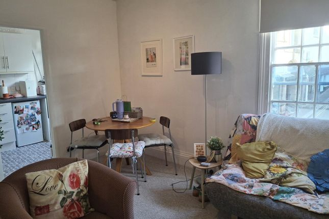 Flat 1, 10A, Victoria Place, St. Austell photo 4