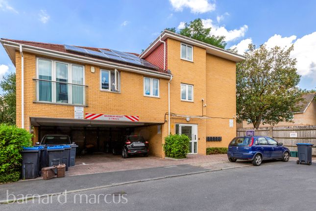 Thumbnail Flat for sale in Clarendon Grove, Mitcham