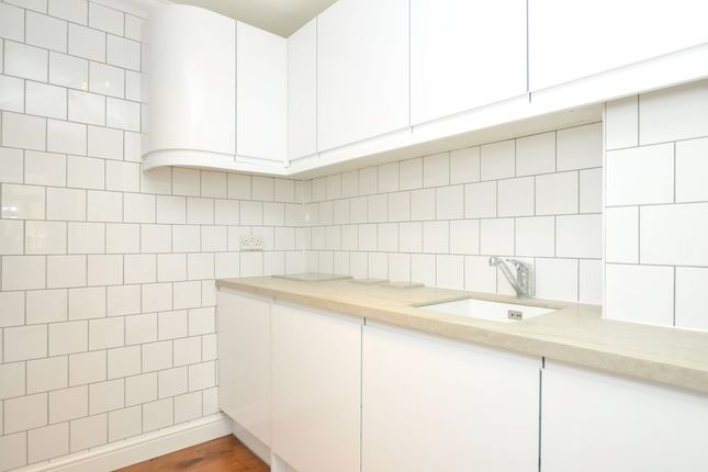 Flat 42, Abney Park Court, 230, Stoke Newington High Street, Stoke Newington photo 3