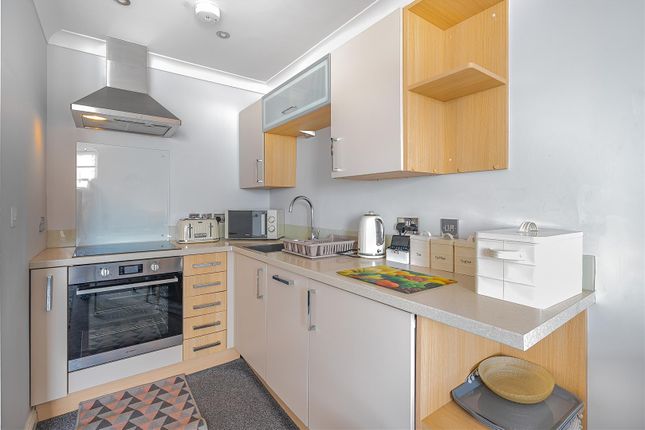 Flat 4, 5 Station Road, Sandcastles, Swanage photo 4
