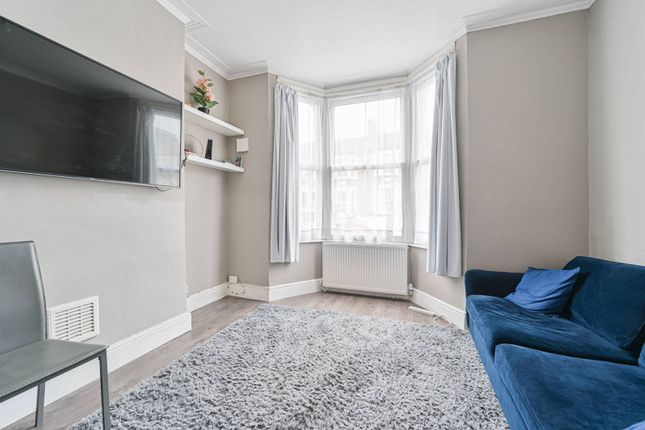 Flat to rent in Laleham Road, Catford, London