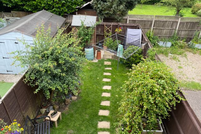 13, Bridge Close, Briston photo 2