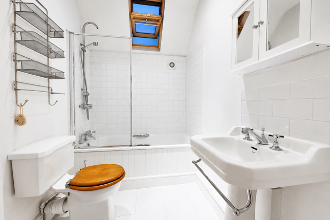 1 Park Cottage, The Oaks, Ruislip photo 4