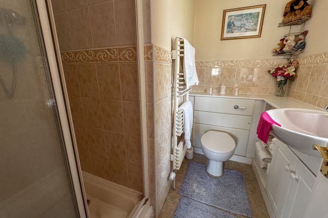 4, Henbest Close, Wimborne photo 2