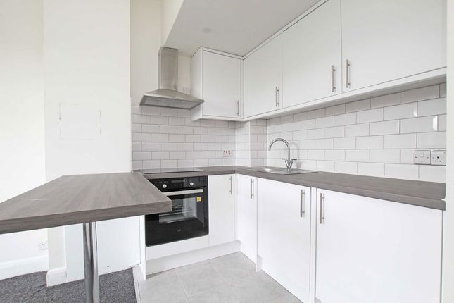 Flat 6, 11, Clanricarde Gardens, London photo 2