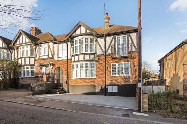 Thumbnail Semi-detached house for sale in Avenue Approach, Kings Langley