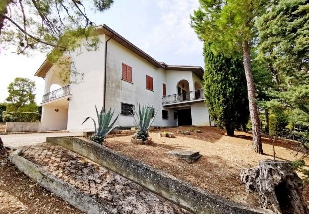 Thumbnail Villa for sale in Atri, Teramo, Abruzzo