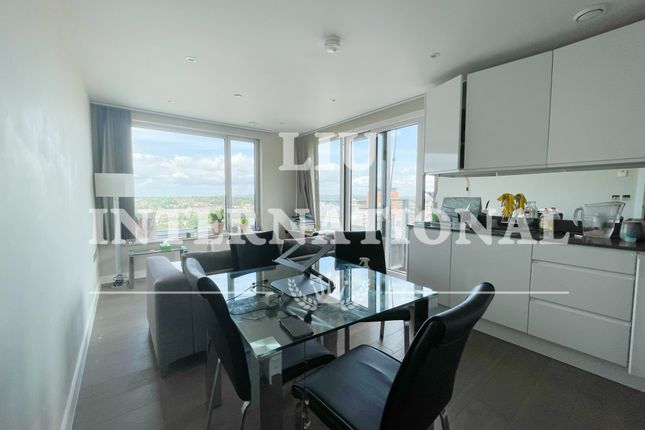 Flat for sale in Bromley High Street, London