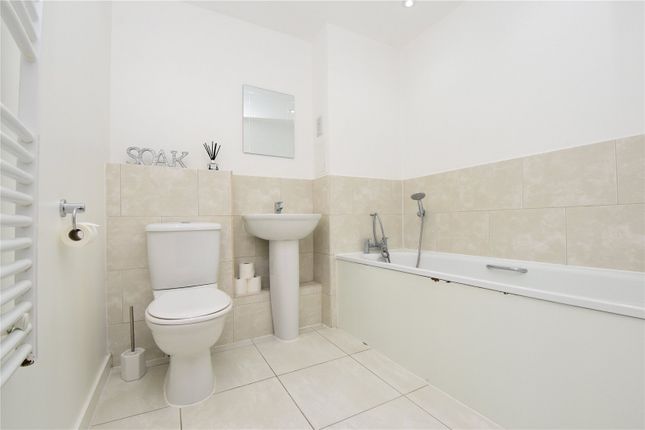 Flat for sale in Alcock Crescent, Crayford, Kent