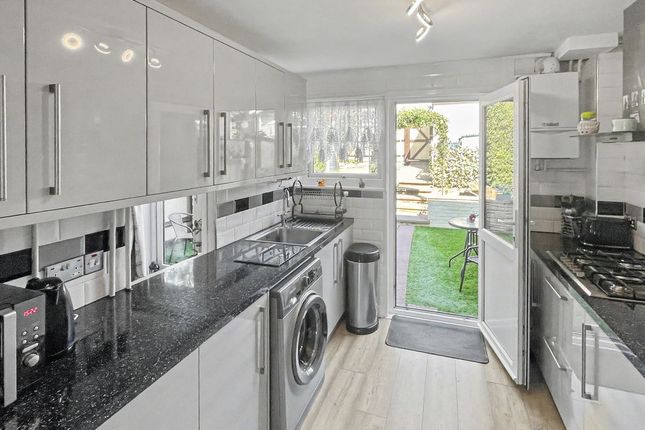 9, Cater Road, High Wycombe photo 4