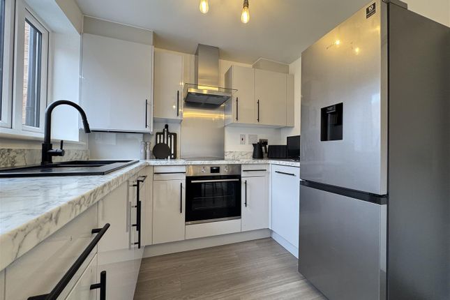 41, Brookfield Drive, Stanford-le-Hope photo 3