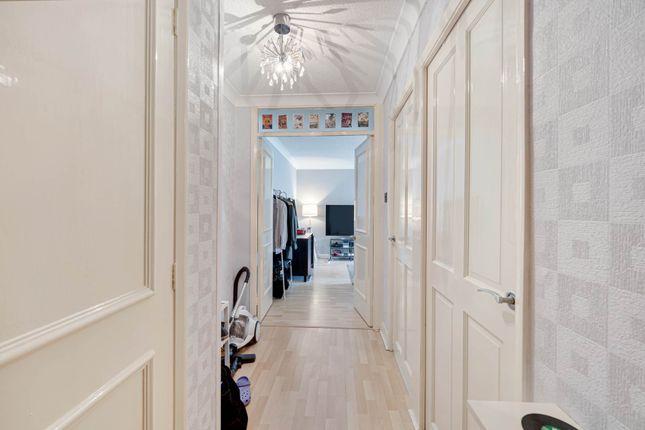 6, Heaton Court, Manchester photo 2