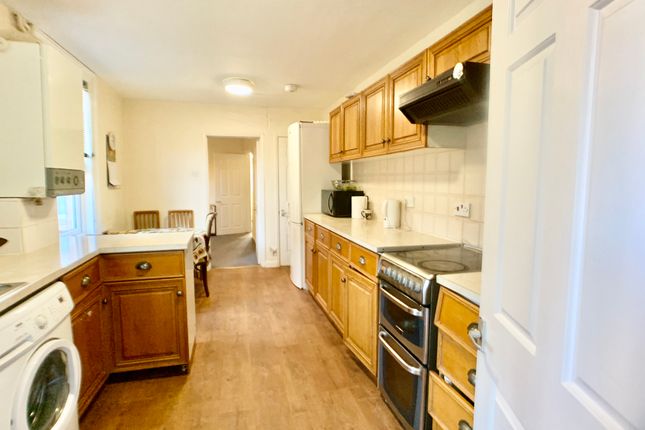39 Salisbury Street, **WALKING DISTANCE TO BEDFORD PARK** Salisbury Street, Bedford photo 2
