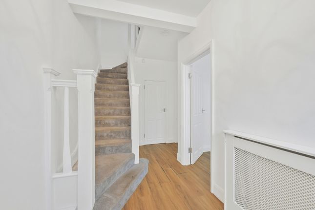 87, Elm Walk, Raynes Park photo 5