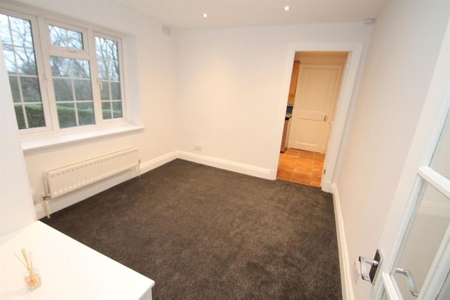 37a Herga Court, Sudbury Hill, Harrow on the Hill photo 4