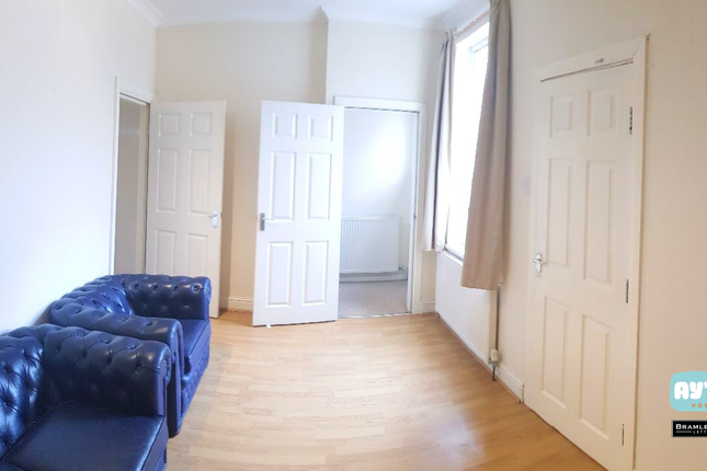 27 Markham Avenue, Doncaster photo 4