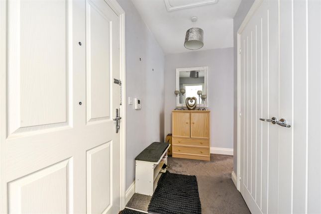 7, Draper Close, Andover photo 3