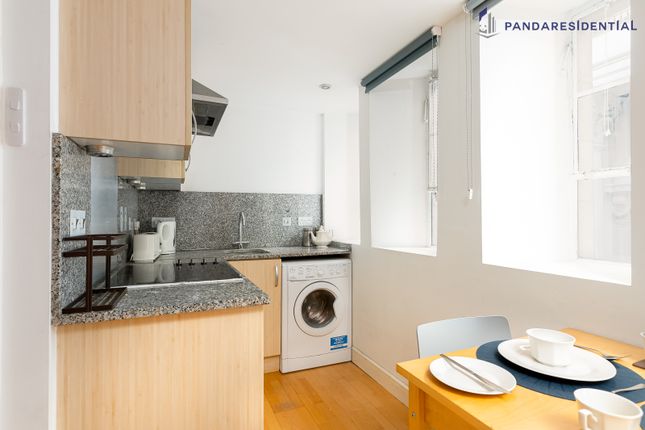 Duplex to rent in Trinity Square, London