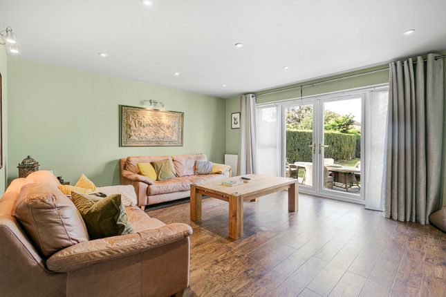 257, Staines Road, Surrey photo 2