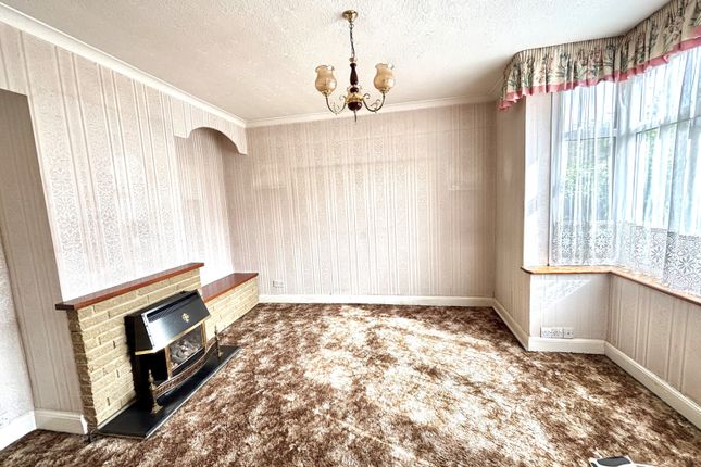 5, Pooley Avenue, Egham photo 3